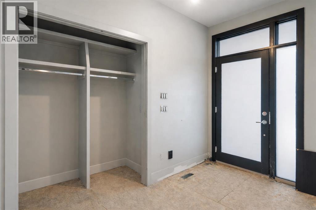 18 West Point Mews Sw, Calgary, Alberta  T3H 0X4 - Photo 3 - A2277666