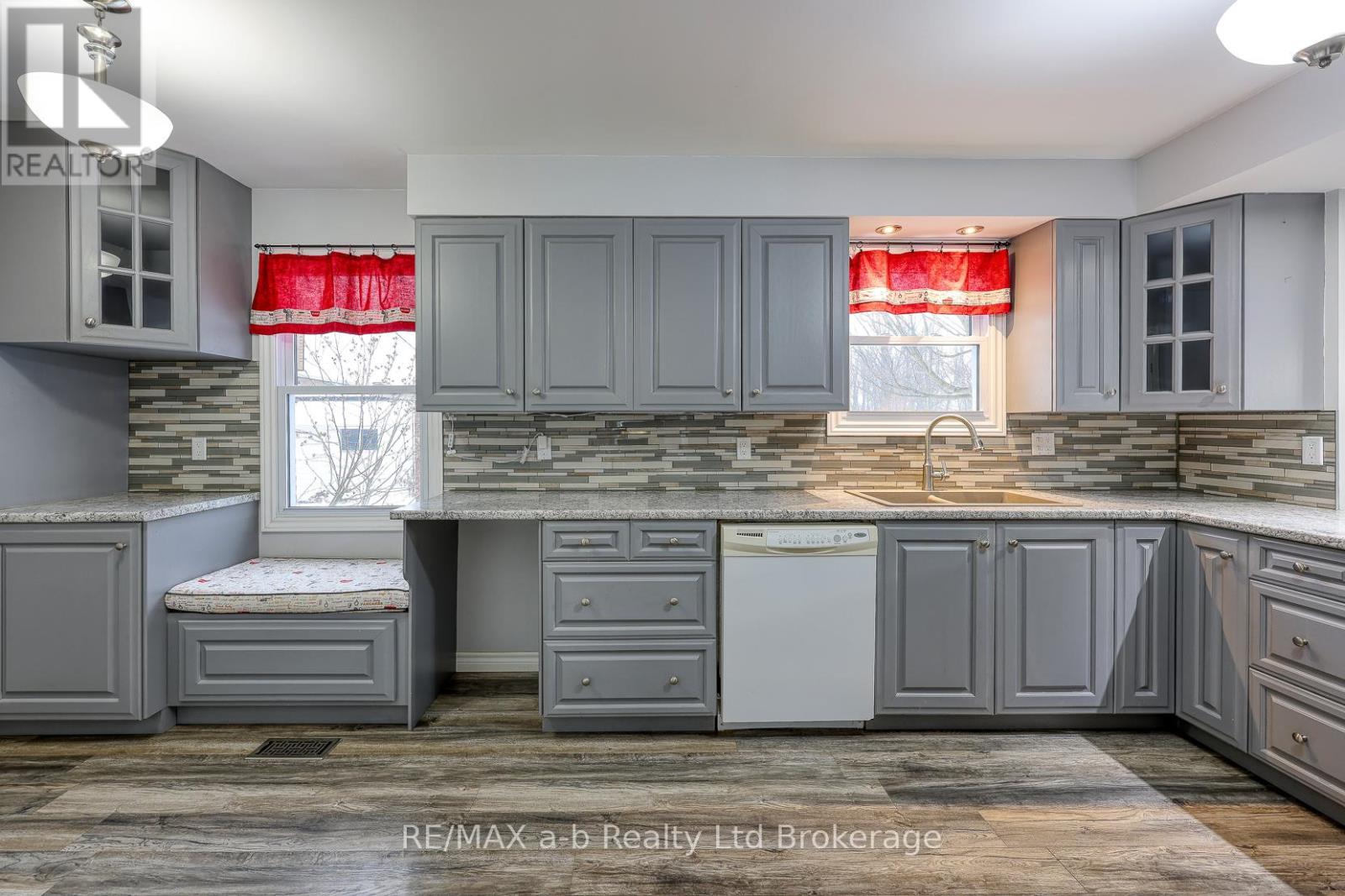 251 King Street E, Ingersoll, Ontario  N5C 1H4 - Photo 24 - X12671774