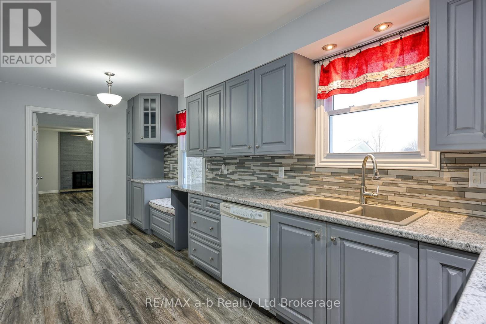 251 King Street E, Ingersoll, Ontario  N5C 1H4 - Photo 23 - X12671774