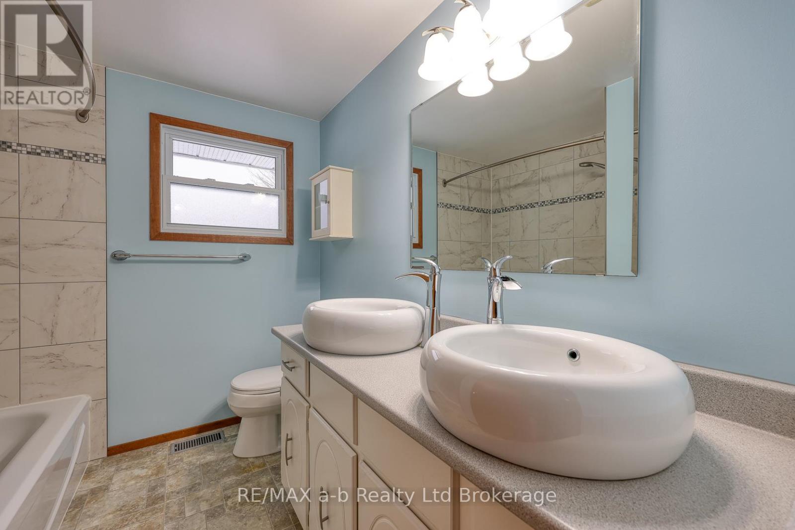 251 King Street E, Ingersoll, Ontario  N5C 1H4 - Photo 37 - X12671774