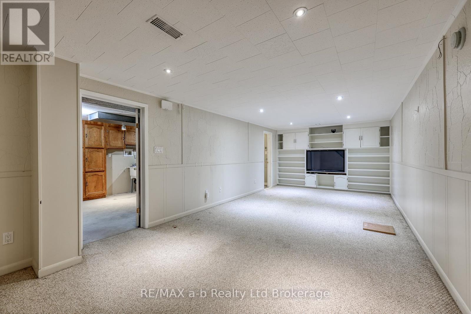 251 King Street E, Ingersoll, Ontario  N5C 1H4 - Photo 39 - X12671774