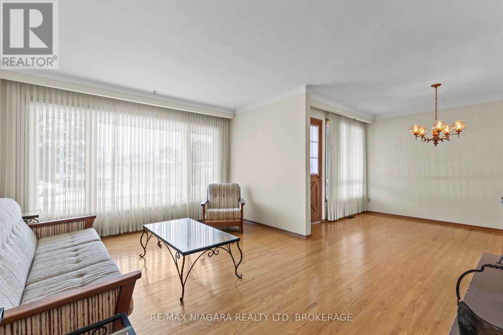 6628 Argyll Crescent, Niagara Falls, Ontario  L2G 5E7 - Photo 10 - X12681936