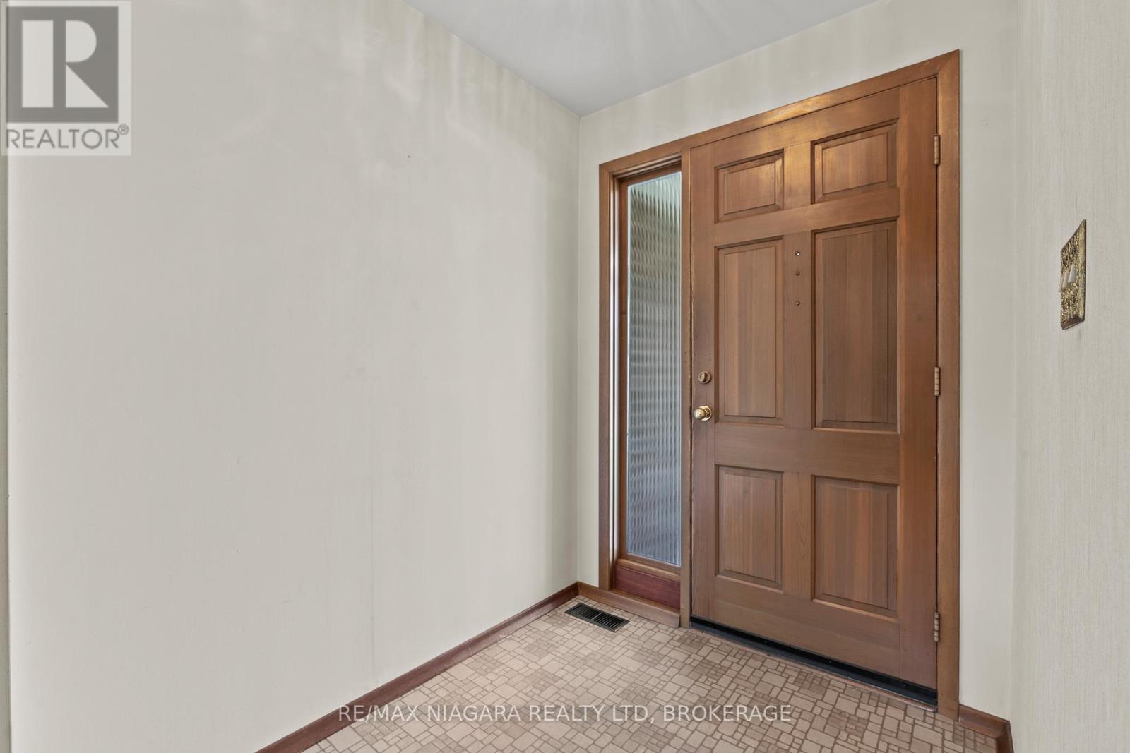 6628 Argyll Crescent, Niagara Falls, Ontario  L2G 5E7 - Photo 8 - X12681936