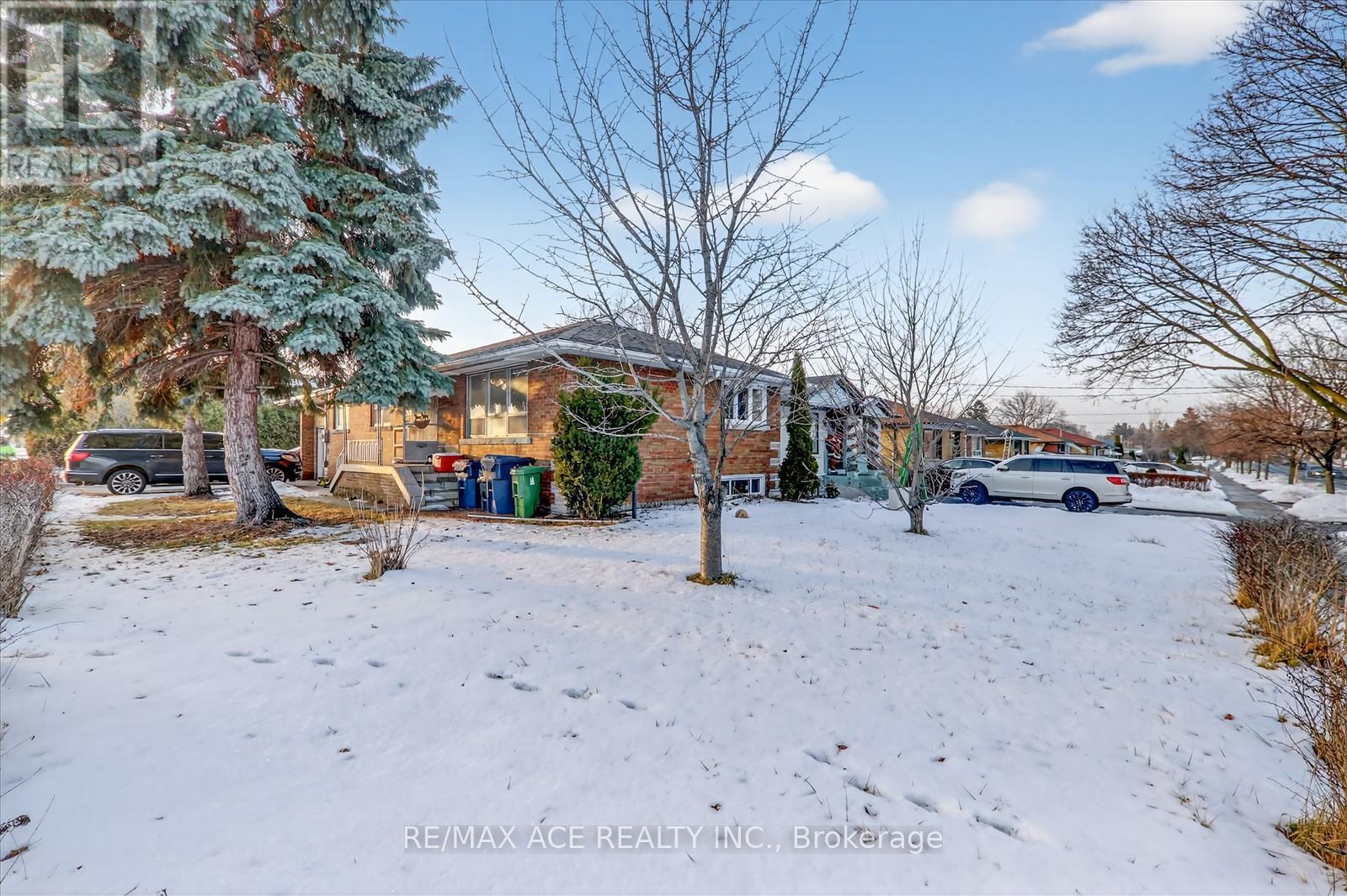 36 Galsworthy Avenue, Toronto, Ontario  M1R 2N6 - Photo 8 - E12674218