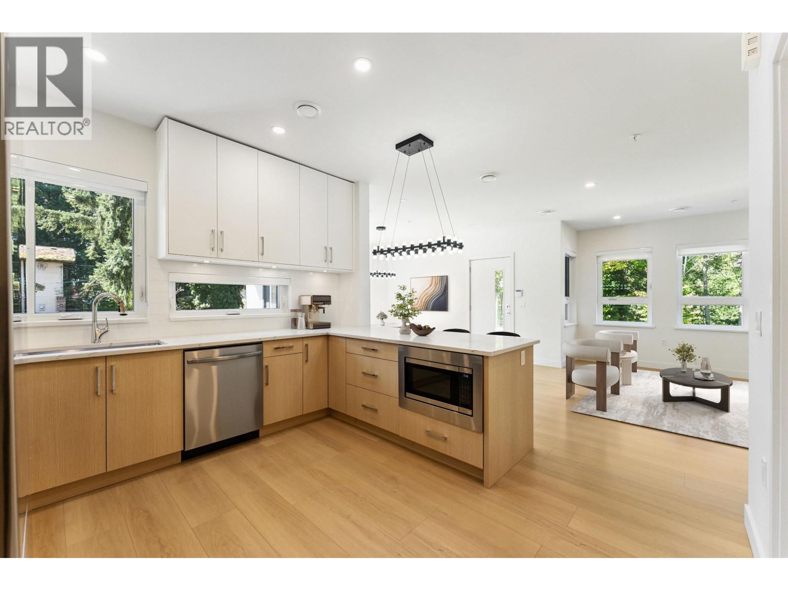 844 St. Denis Avenue, North Vancouver, British Columbia  V7J 2G4 - Photo 4 - R3077816