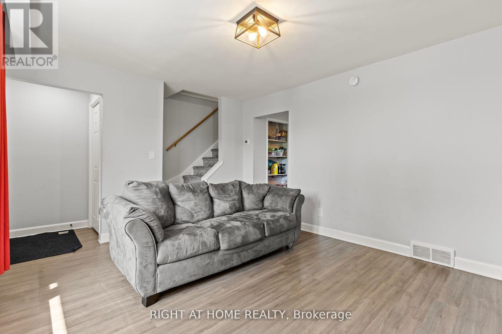 10 Mcdougall Drive, Thorold, Ontario  L2V 4C4 - Photo 4 - X12522268