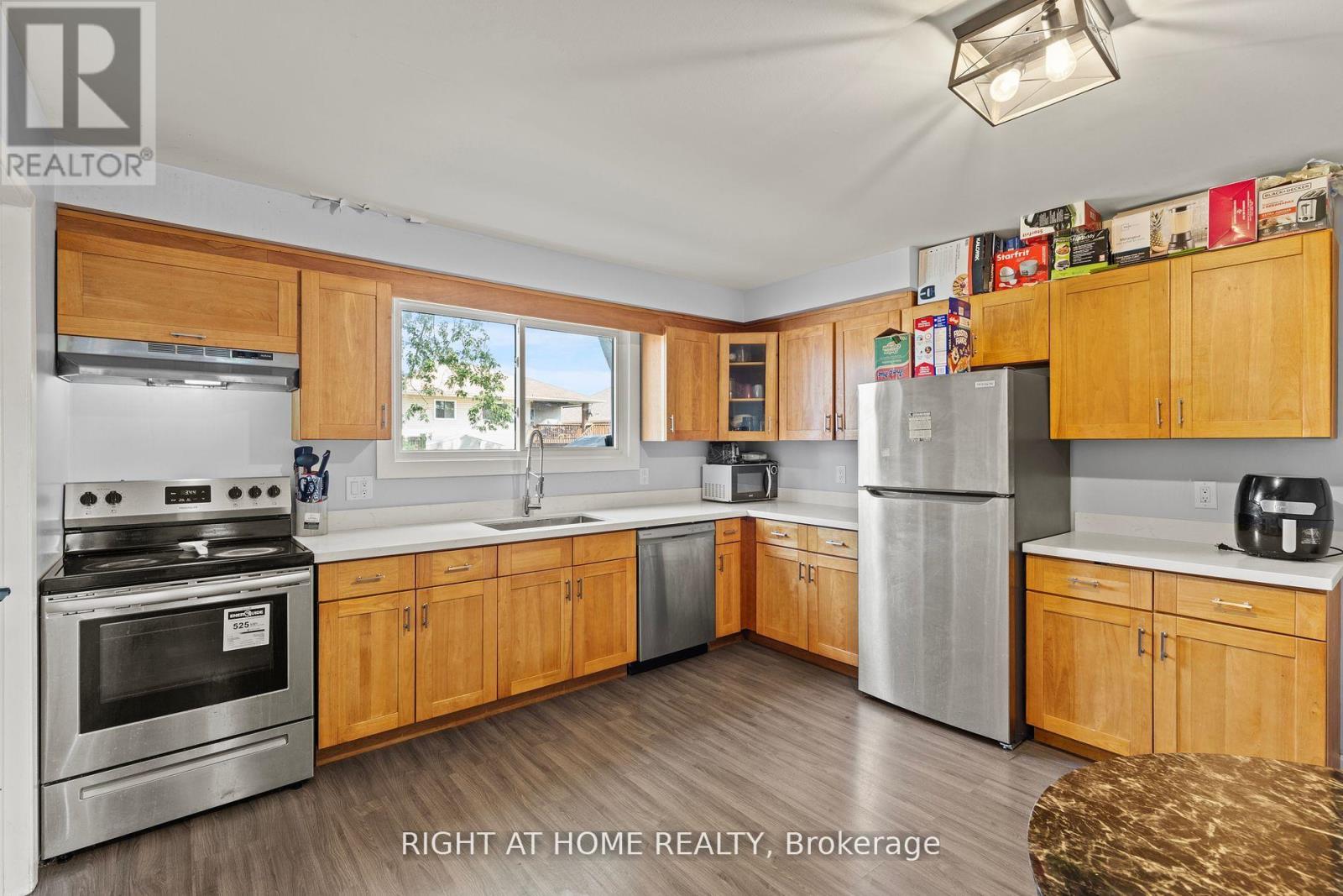 10 Mcdougall Drive, Thorold, Ontario  L2V 4C4 - Photo 5 - X12522268