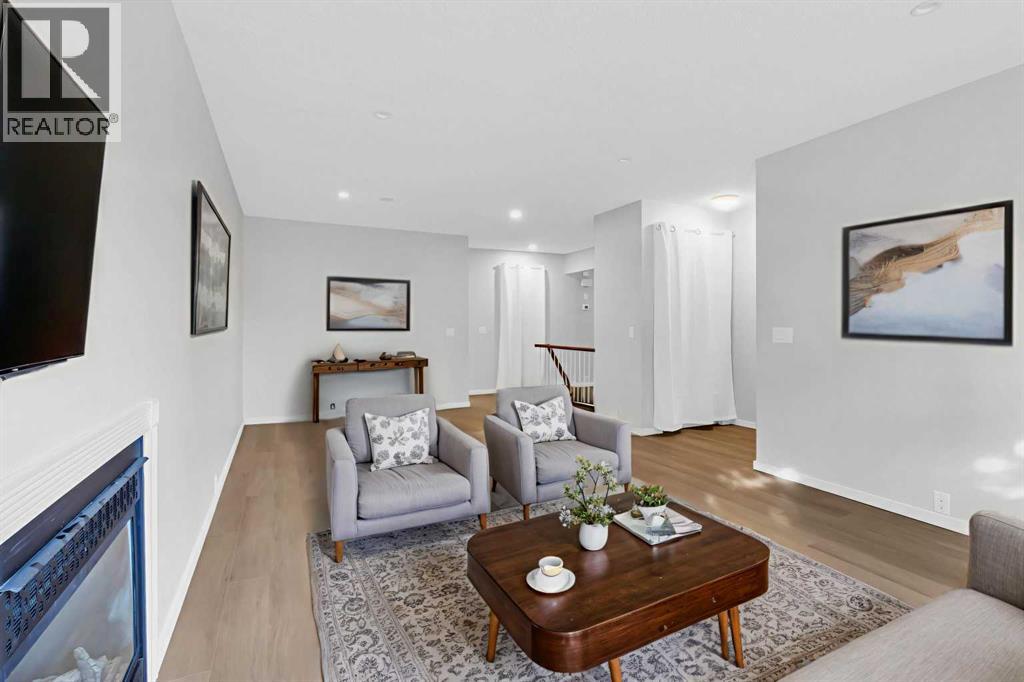 968 Bracewood Rise Sw, Calgary, Alberta  T2W 3C9 - Photo 3 - A2268511