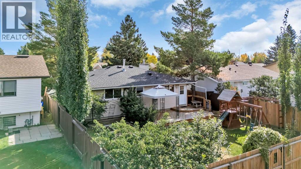 968 Bracewood Rise Sw, Calgary, Alberta  T2W 3C9 - Photo 38 - A2268511