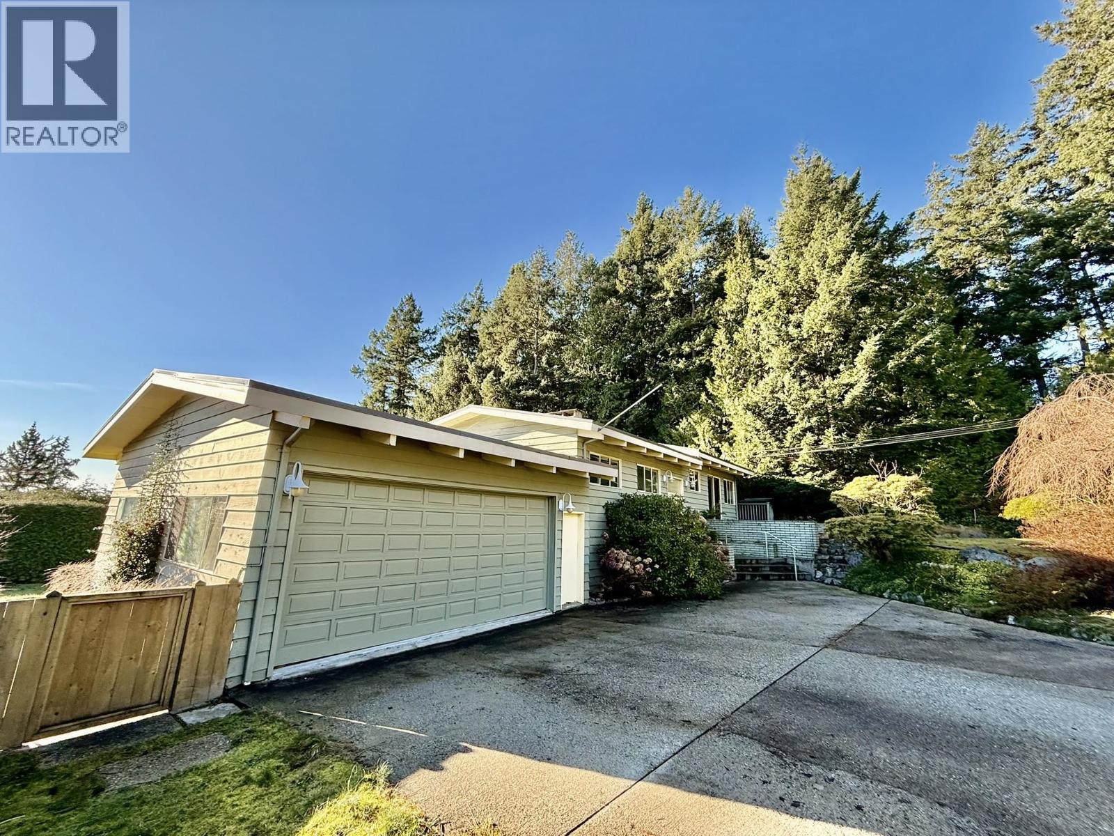 7077 Dale Road, Sechelt, British Columbia V7Z 0N2 - Photo 17 - R3076117