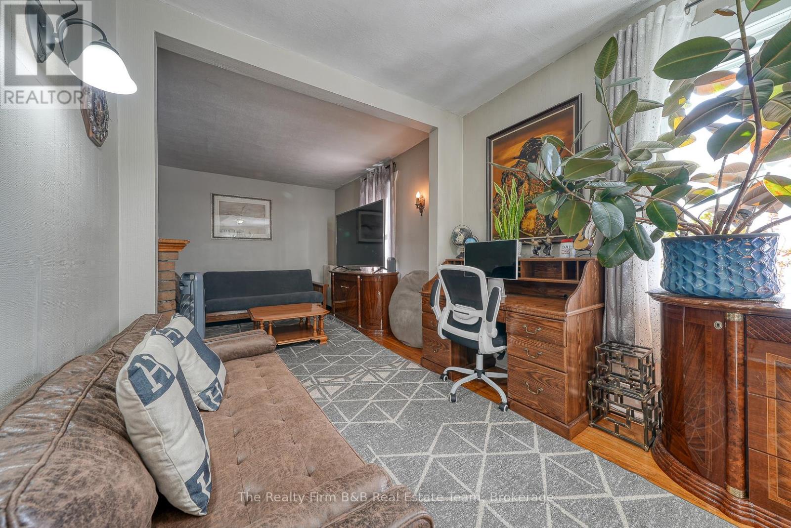 208 Victoria Street, Ingersoll, Ontario  N5C 2N1 - Photo 21 - X12462148