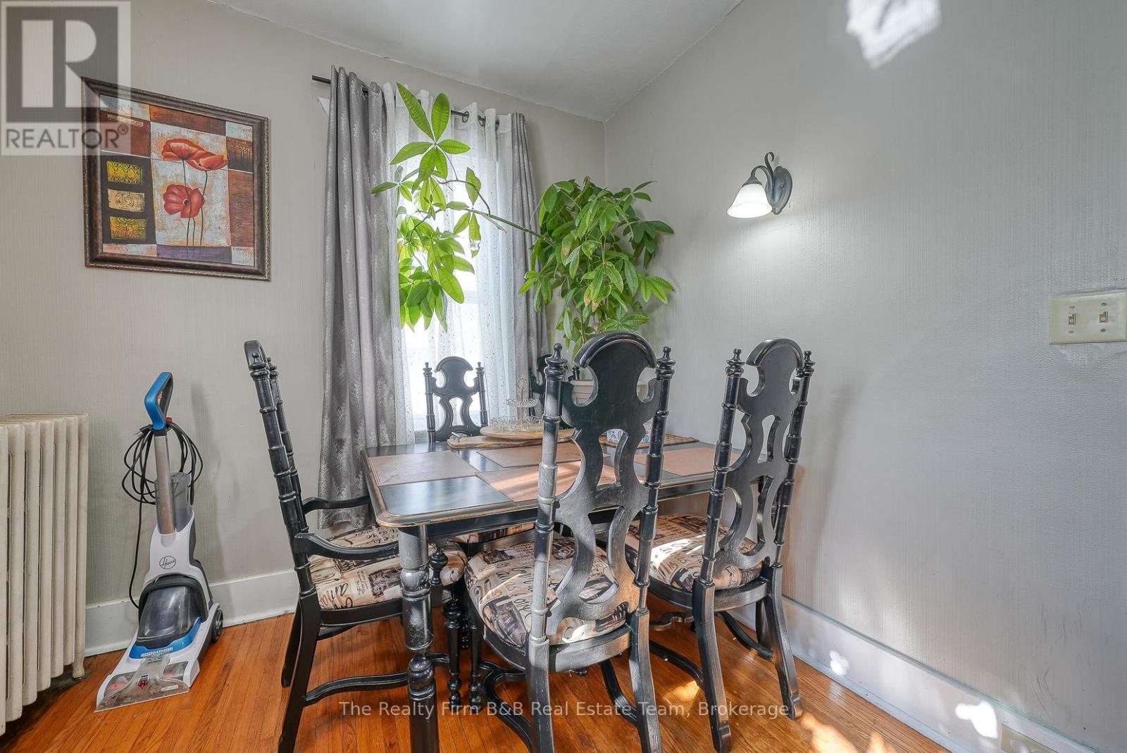 208 Victoria Street, Ingersoll, Ontario  N5C 2N1 - Photo 18 - X12462148