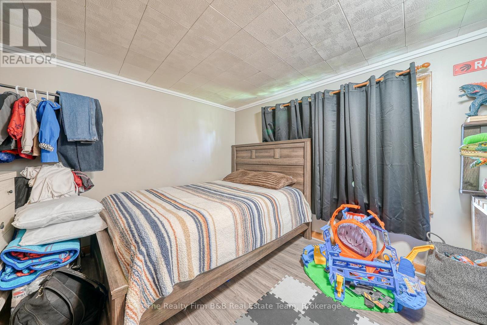 208 Victoria Street, Ingersoll, Ontario  N5C 2N1 - Photo 13 - X12462148