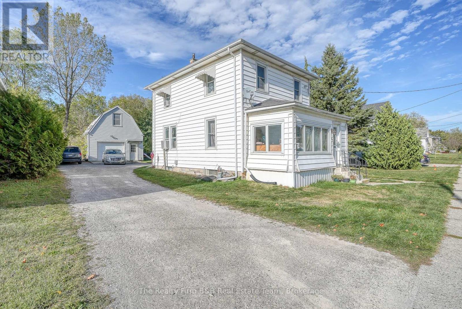 208 Victoria Street, Ingersoll, Ontario  N5C 2N1 - Photo 1 - X12462148