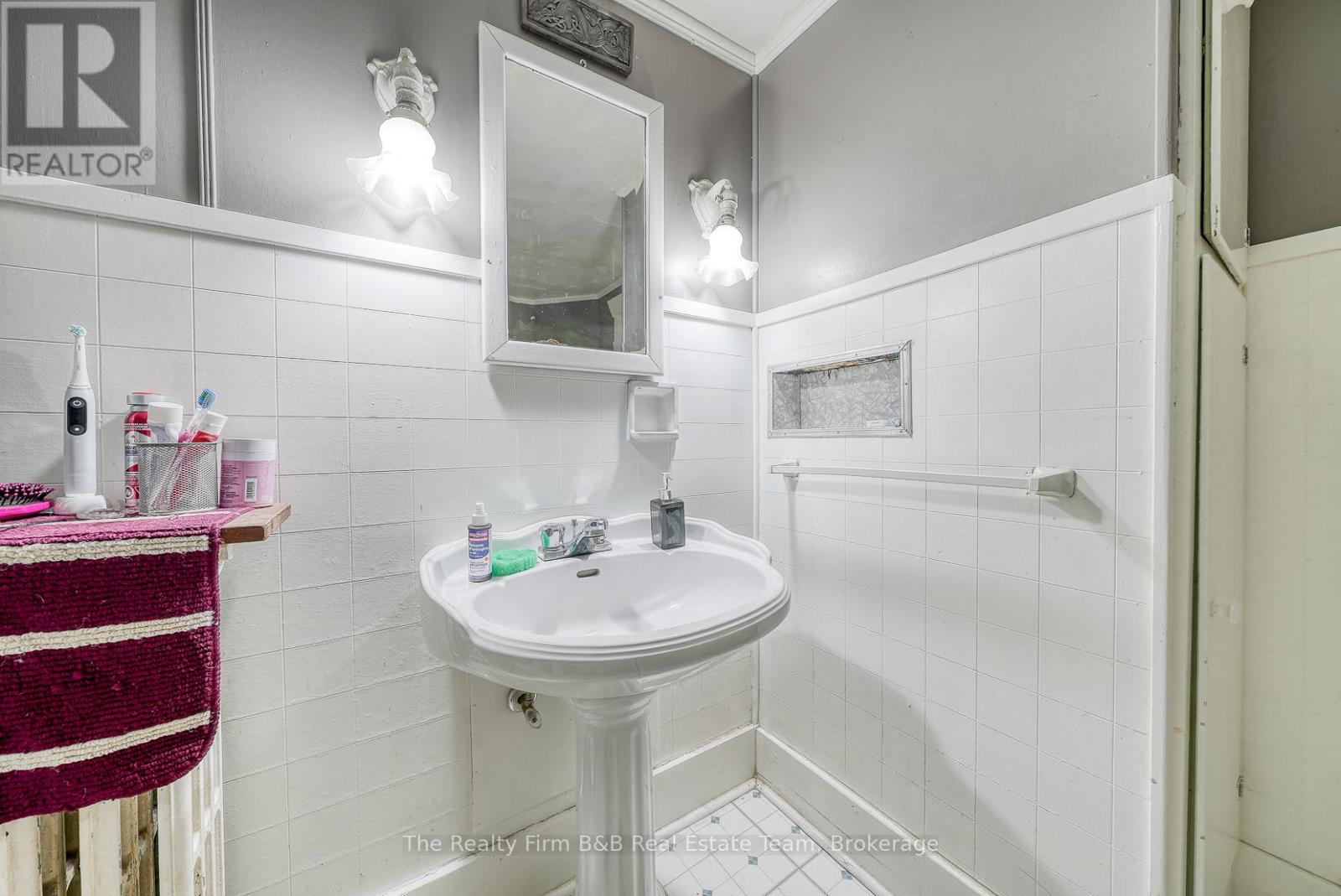 208 Victoria Street, Ingersoll, Ontario  N5C 2N1 - Photo 29 - X12462148