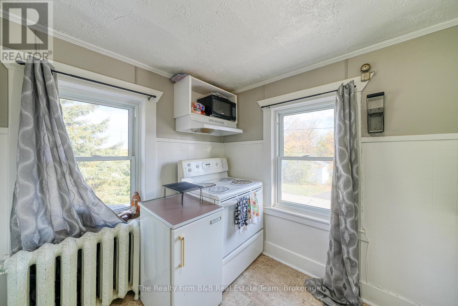 208 Victoria Street, Ingersoll, Ontario  N5C 2N1 - Photo 33 - X12462148