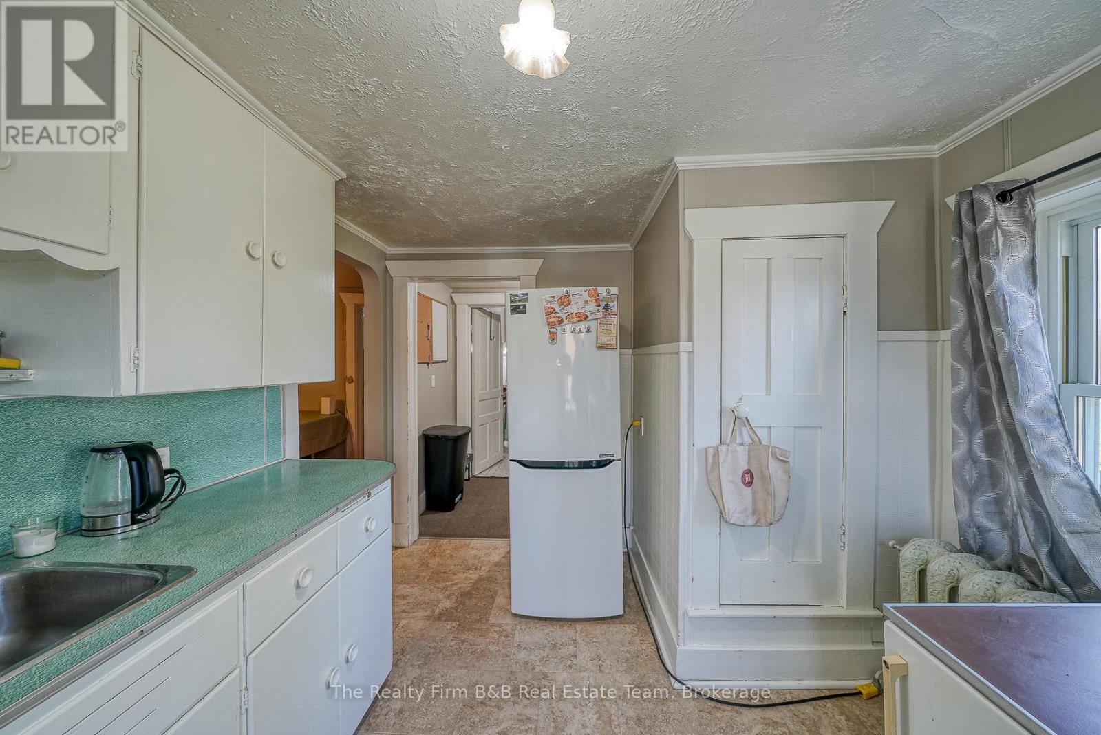 208 Victoria Street, Ingersoll, Ontario  N5C 2N1 - Photo 35 - X12462148