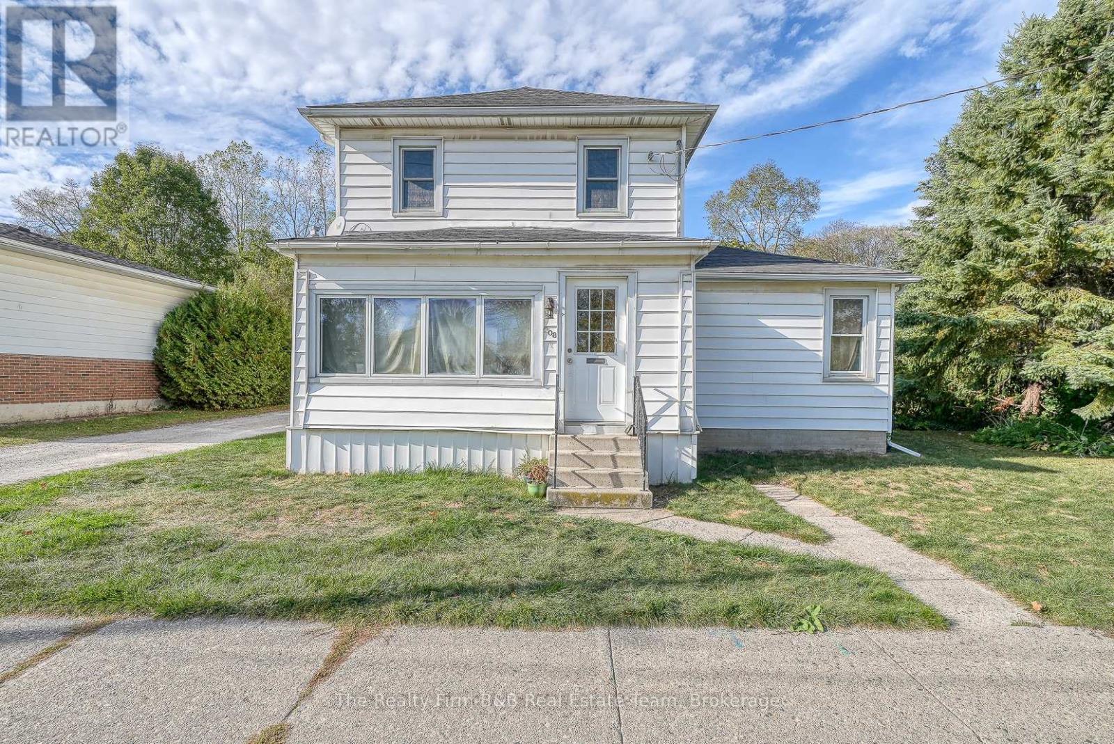 208 Victoria Street, Ingersoll, Ontario  N5C 2N1 - Photo 3 - X12462148