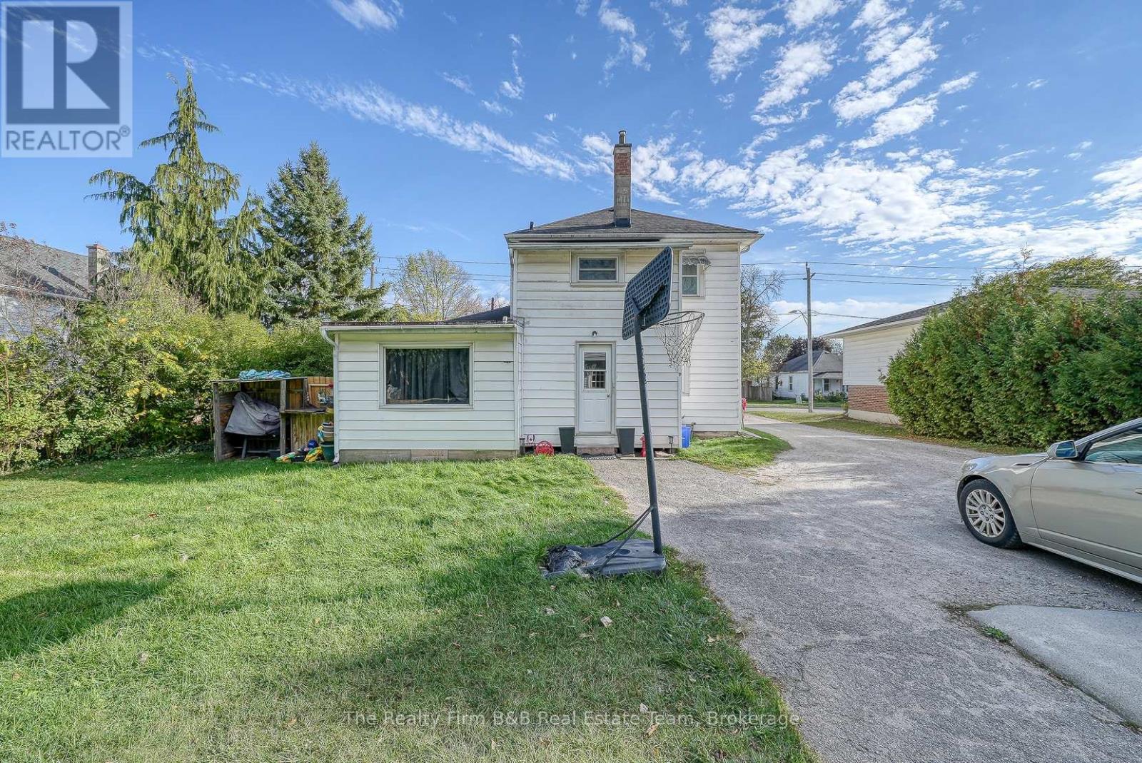 208 Victoria Street, Ingersoll, Ontario  N5C 2N1 - Photo 4 - X12462148