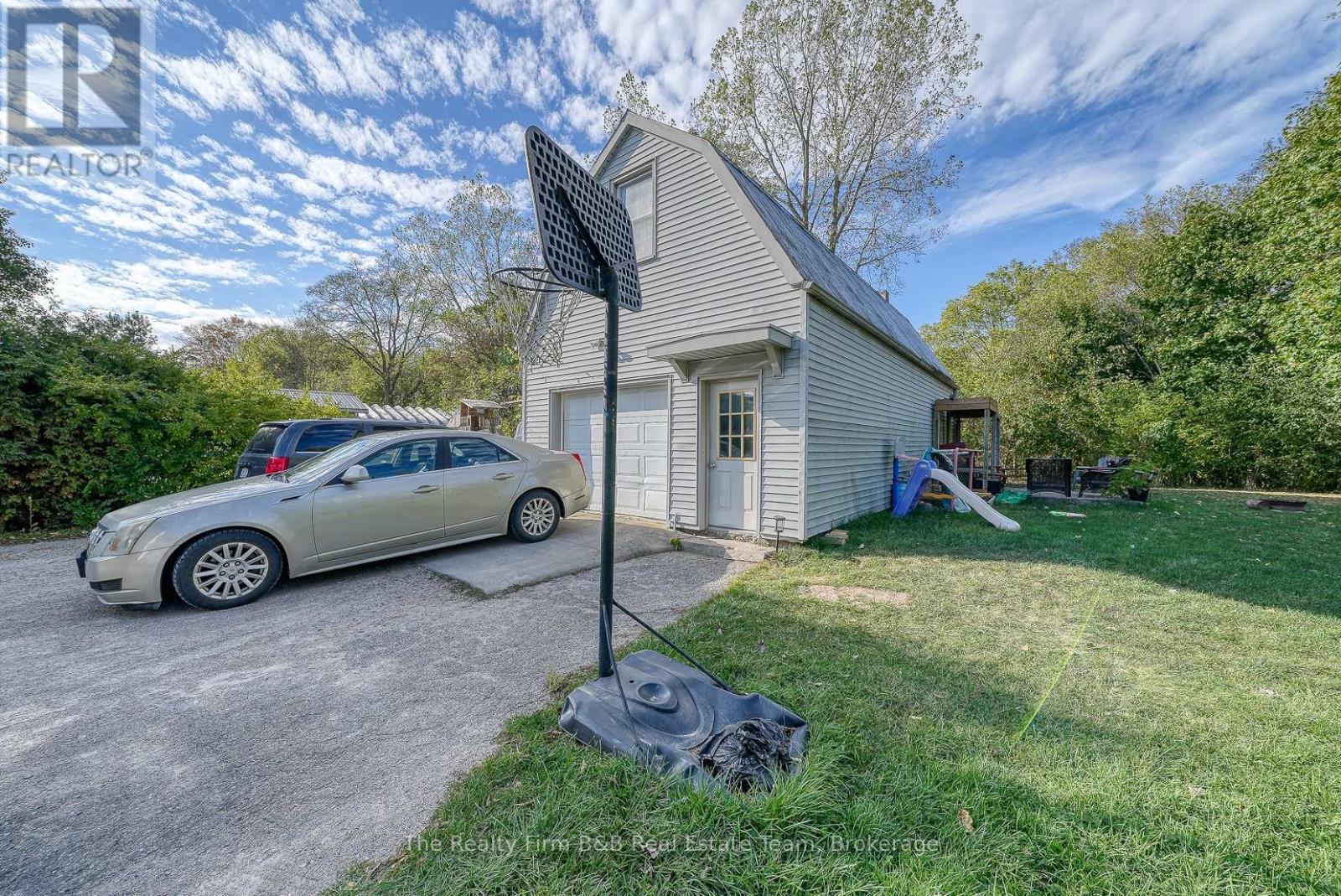 208 Victoria Street, Ingersoll, Ontario  N5C 2N1 - Photo 5 - X12462148