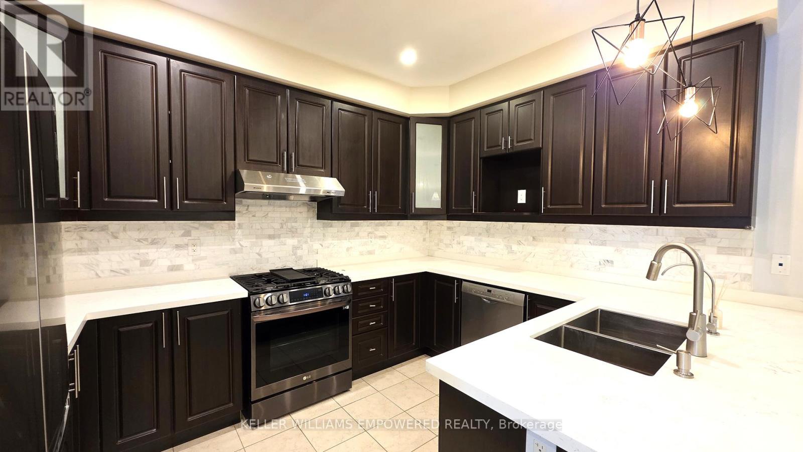 15 Dimma Street, Markham, Ontario  L6B 0V8 - Photo 9 - N12681970