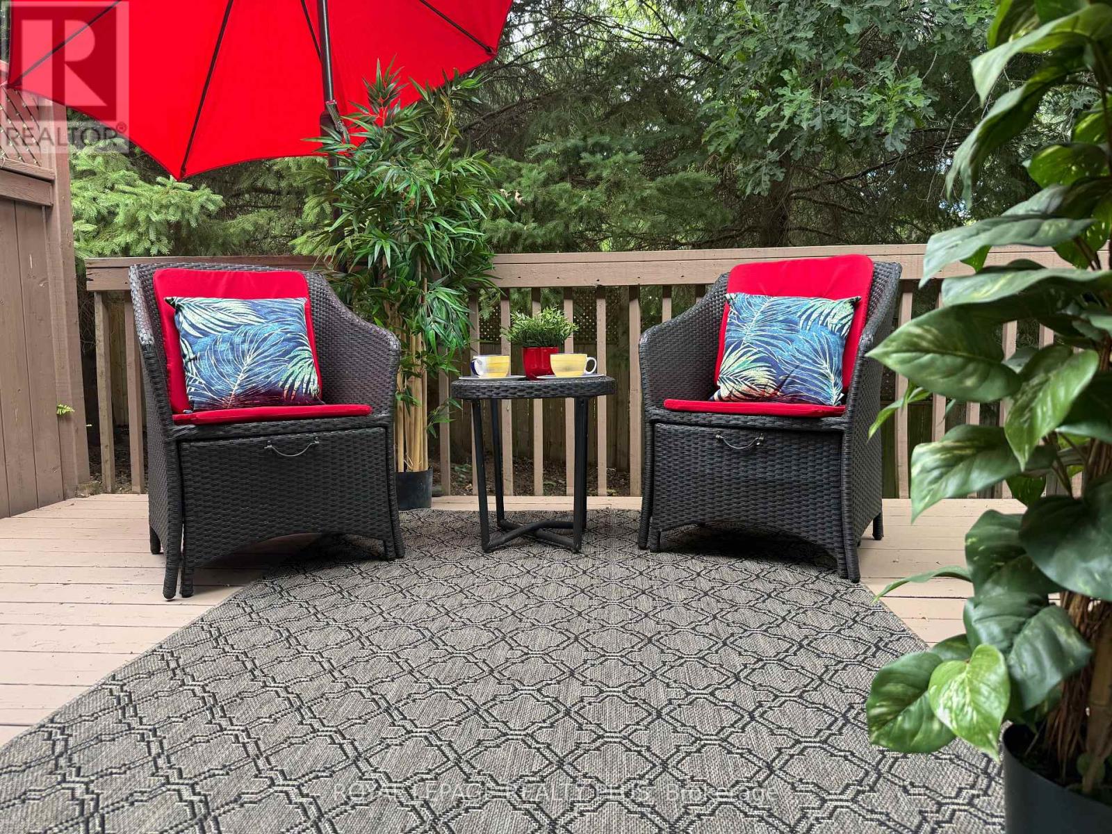 6 - 1010 Cristina Court, Mississauga, Ontario  L5J 4T7 - Photo 4 - W12681928