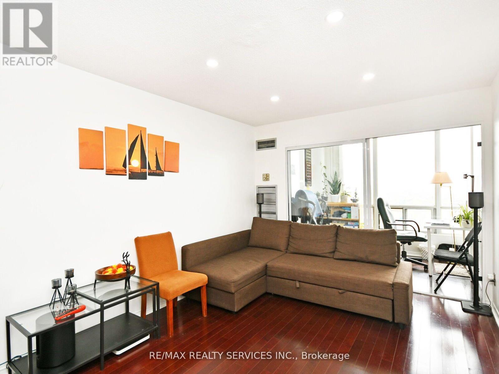 14 - 115 Hillcrest Avenue, Mississauga, Ontario  L5B 3Y9 - Photo 10 - W12681952