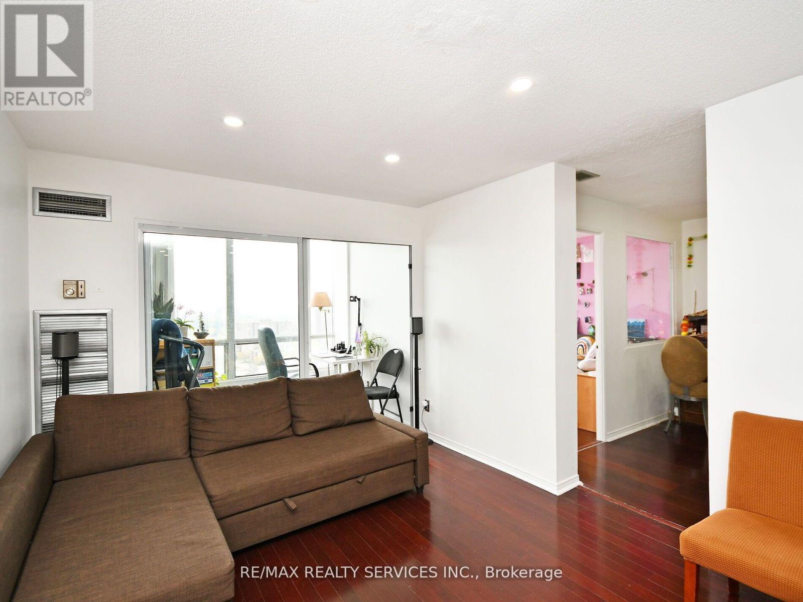 14 - 115 Hillcrest Avenue, Mississauga, Ontario  L5B 3Y9 - Photo 11 - W12681952