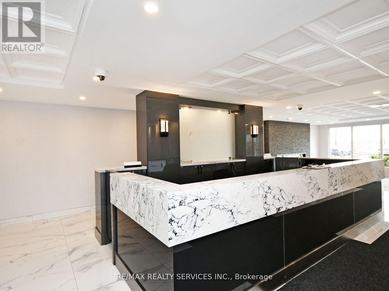 14 - 115 Hillcrest Avenue, Mississauga, Ontario  L5B 3Y9 - Photo 4 - W12681952