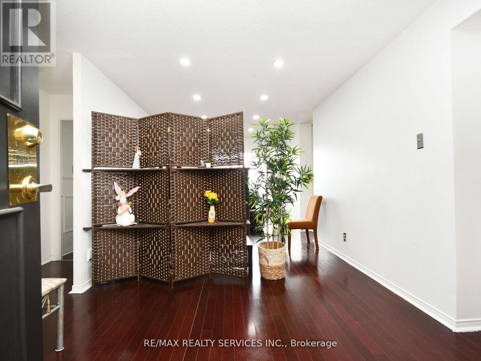 14 - 115 Hillcrest Avenue, Mississauga, Ontario  L5B 3Y9 - Photo 7 - W12681952