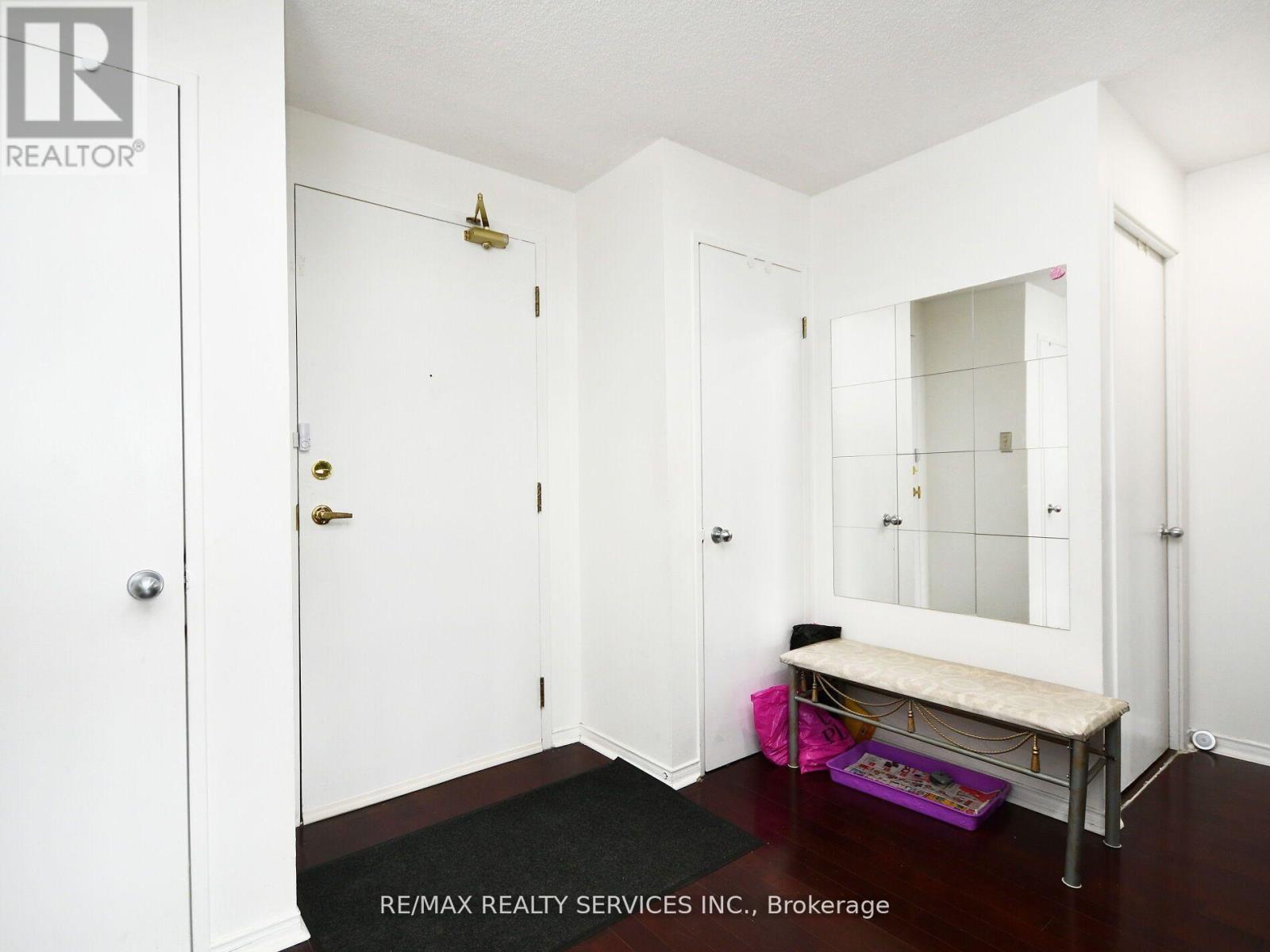 14 - 115 Hillcrest Avenue, Mississauga, Ontario  L5B 3Y9 - Photo 8 - W12681952