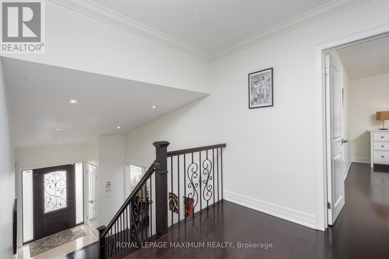 55 Ashmount Crescent, Toronto, Ontario  M9R 1C9 - Photo 18 - W12681972