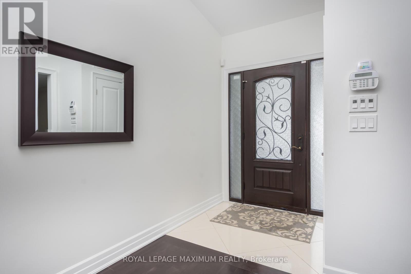 55 Ashmount Crescent, Toronto, Ontario  M9R 1C9 - Photo 4 - W12681972