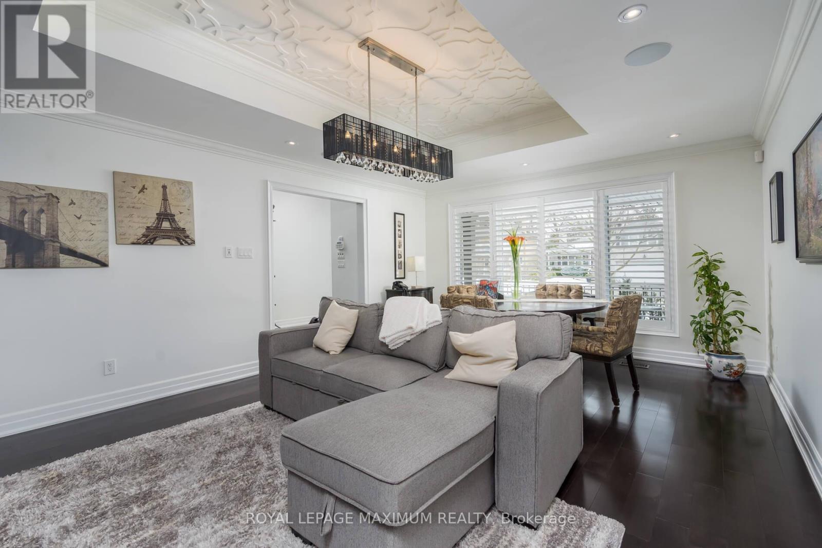 55 Ashmount Crescent, Toronto, Ontario  M9R 1C9 - Photo 6 - W12681972