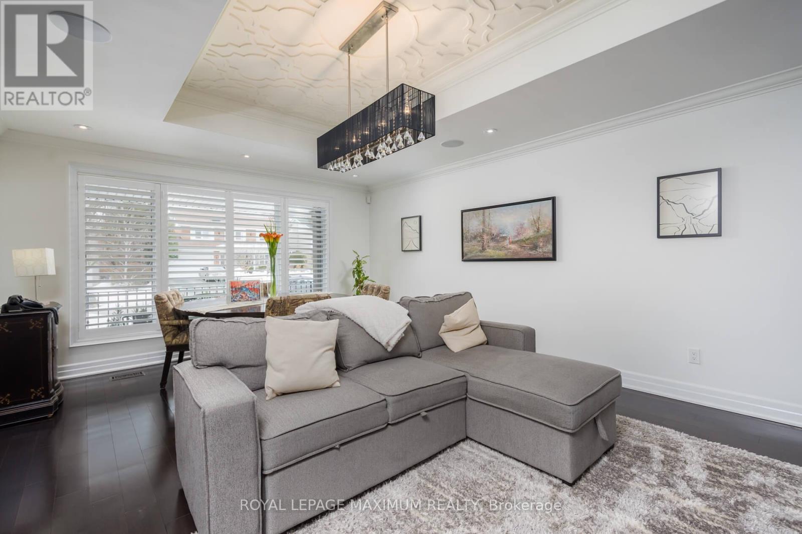 55 Ashmount Crescent, Toronto, Ontario  M9R 1C9 - Photo 7 - W12681972