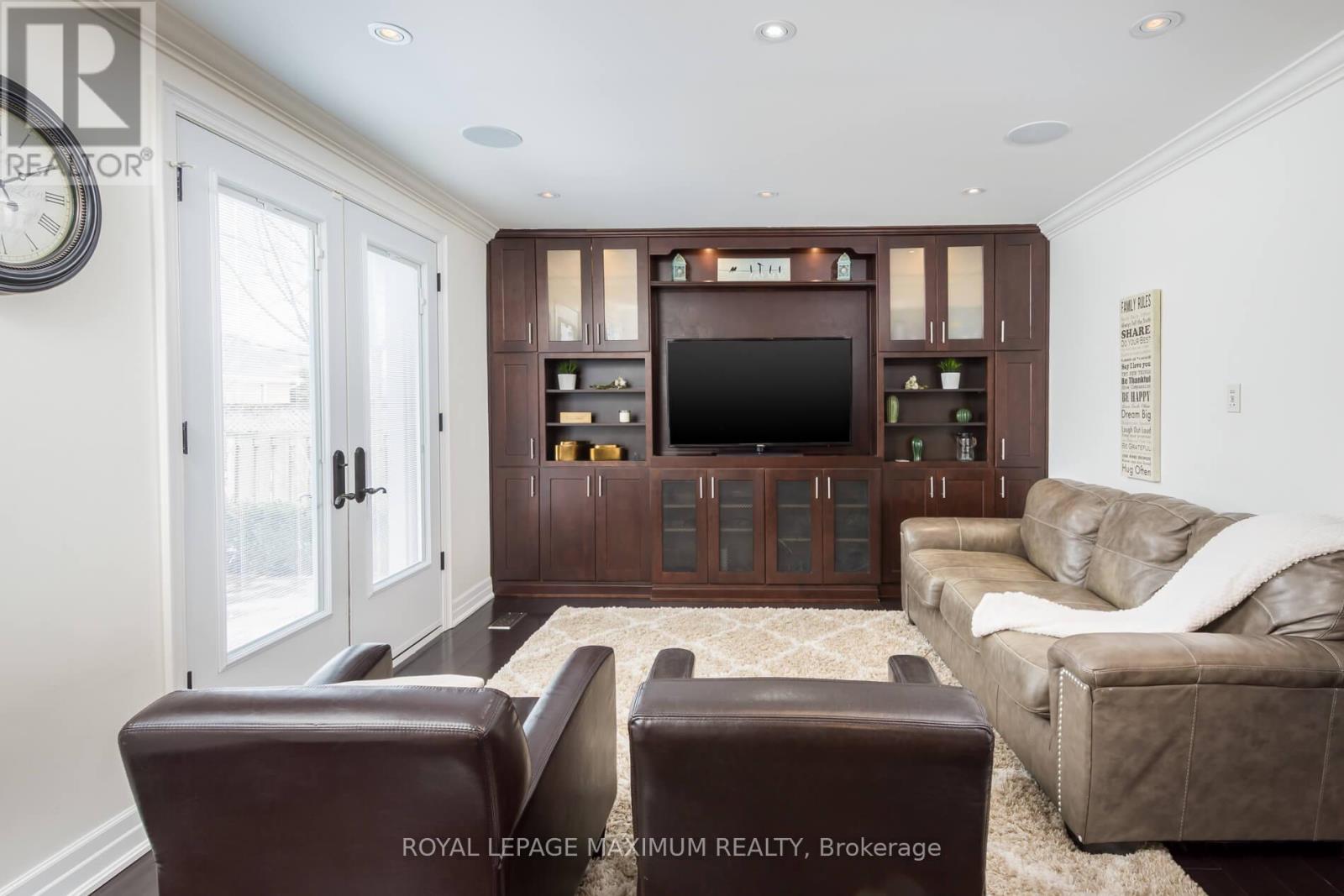 55 Ashmount Crescent, Toronto, Ontario  M9R 1C9 - Photo 9 - W12681972