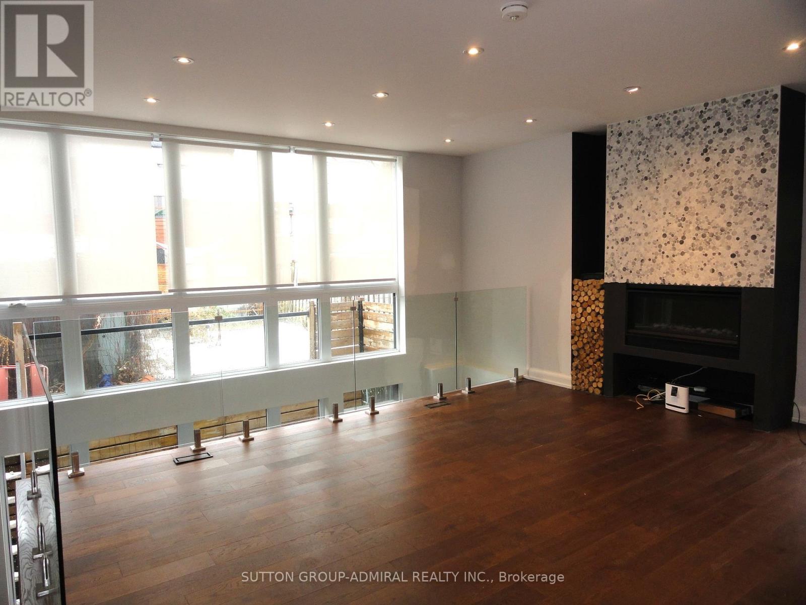 33 Edwin Avenue, Toronto, Ontario  M6P 3Z2 - Photo 12 - W12681984