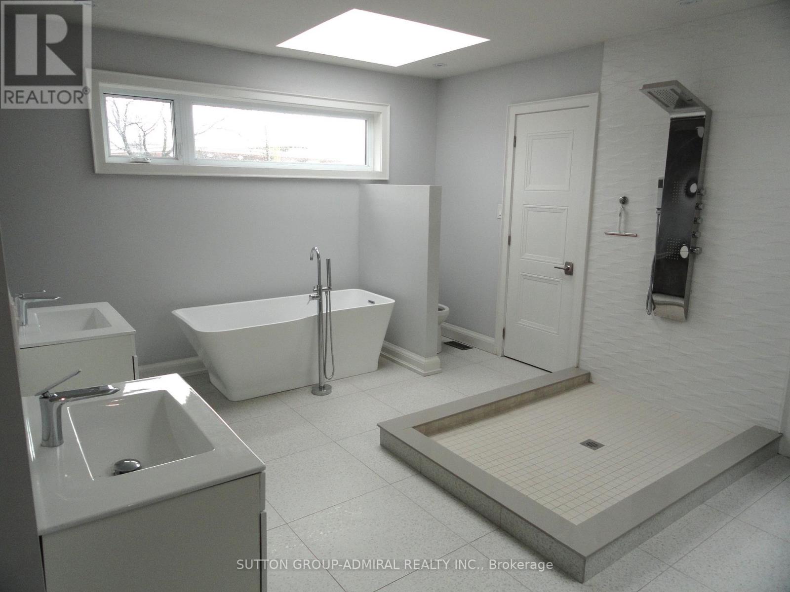 33 Edwin Avenue, Toronto, Ontario  M6P 3Z2 - Photo 14 - W12681984