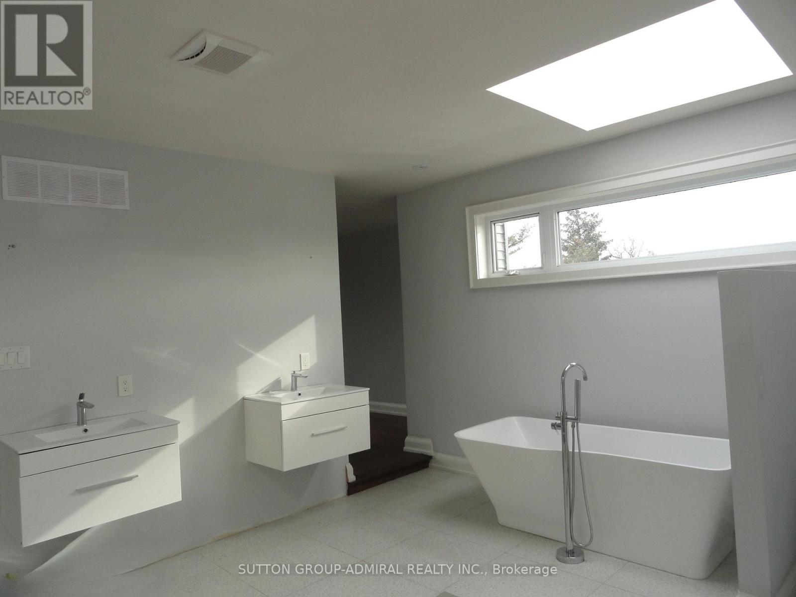 33 Edwin Avenue, Toronto, Ontario  M6P 3Z2 - Photo 15 - W12681984