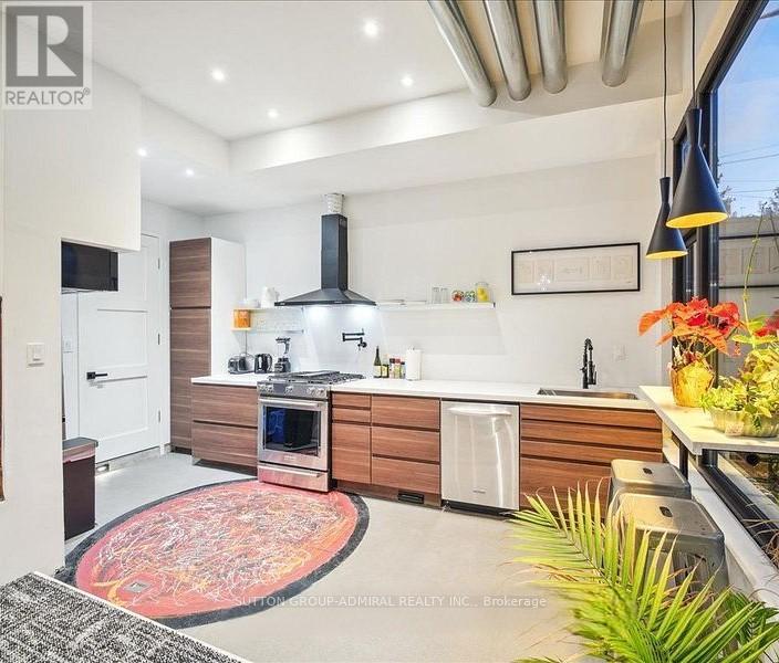 33 Edwin Avenue, Toronto, Ontario  M6P 3Z2 - Photo 16 - W12681984