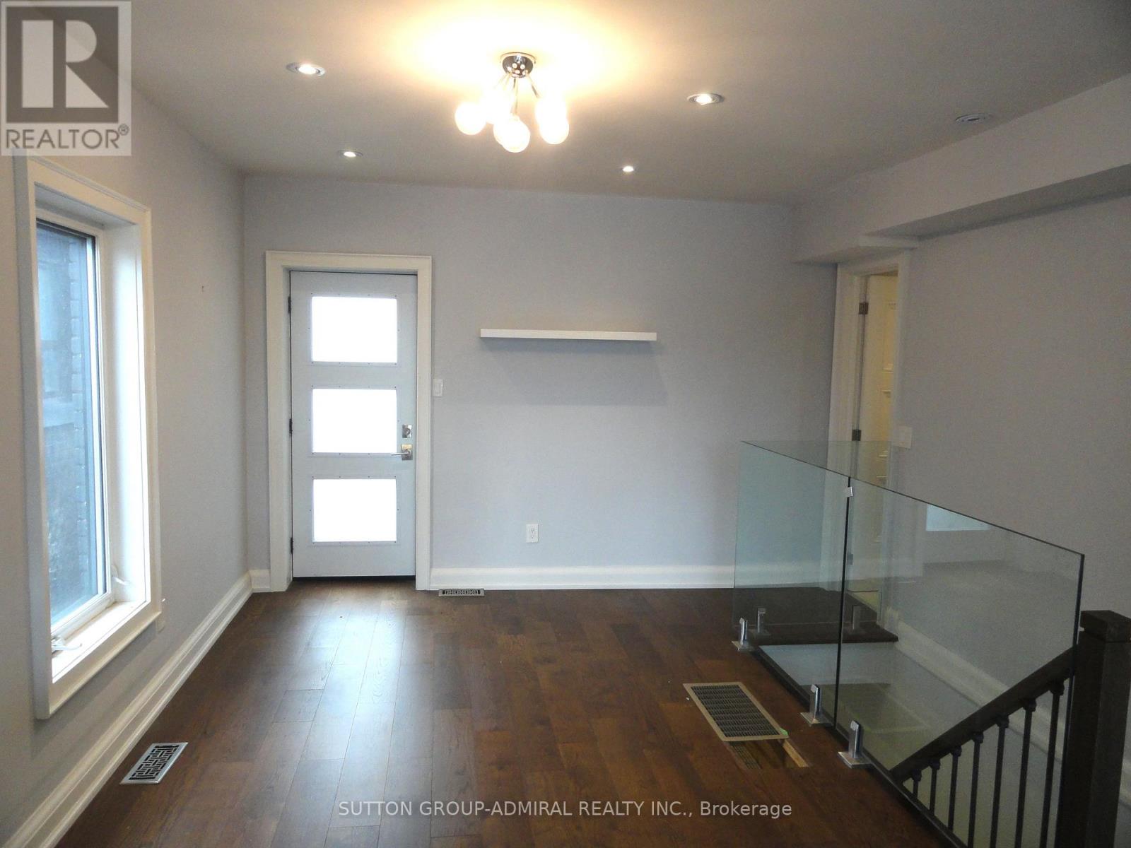 33 Edwin Avenue, Toronto, Ontario  M6P 3Z2 - Photo 19 - W12681984