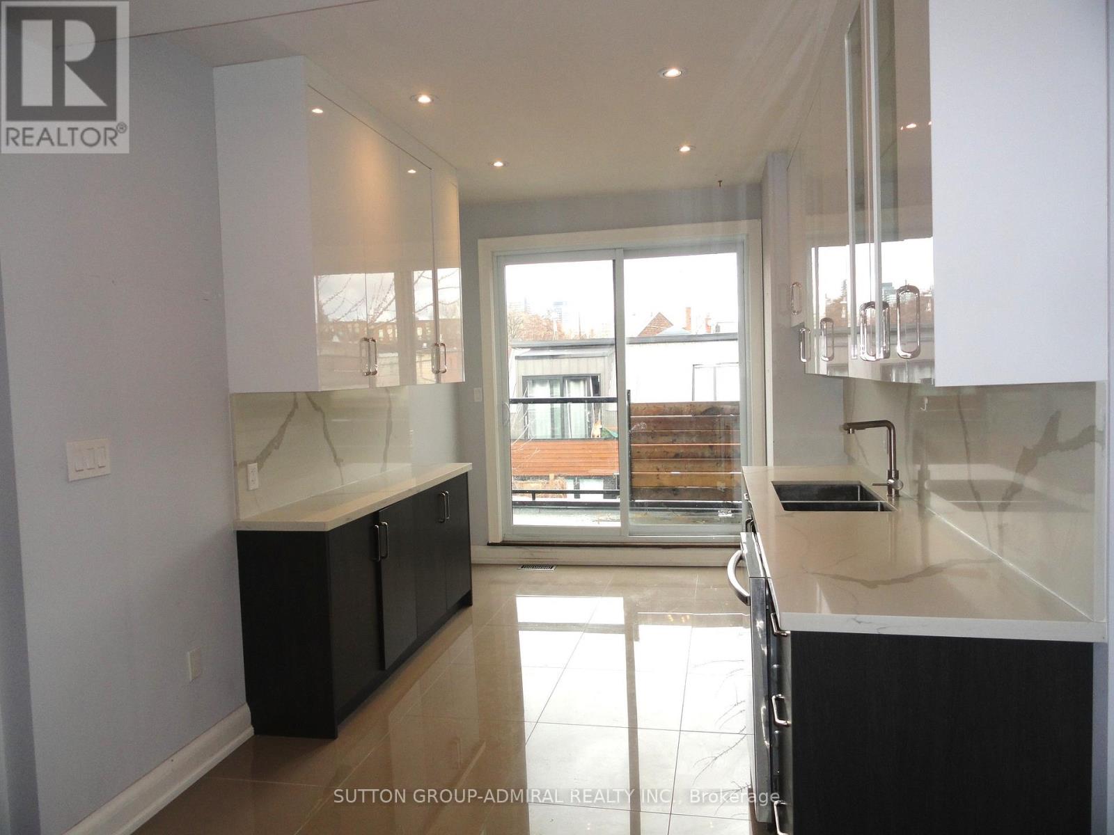 33 Edwin Avenue, Toronto, Ontario  M6P 3Z2 - Photo 20 - W12681984