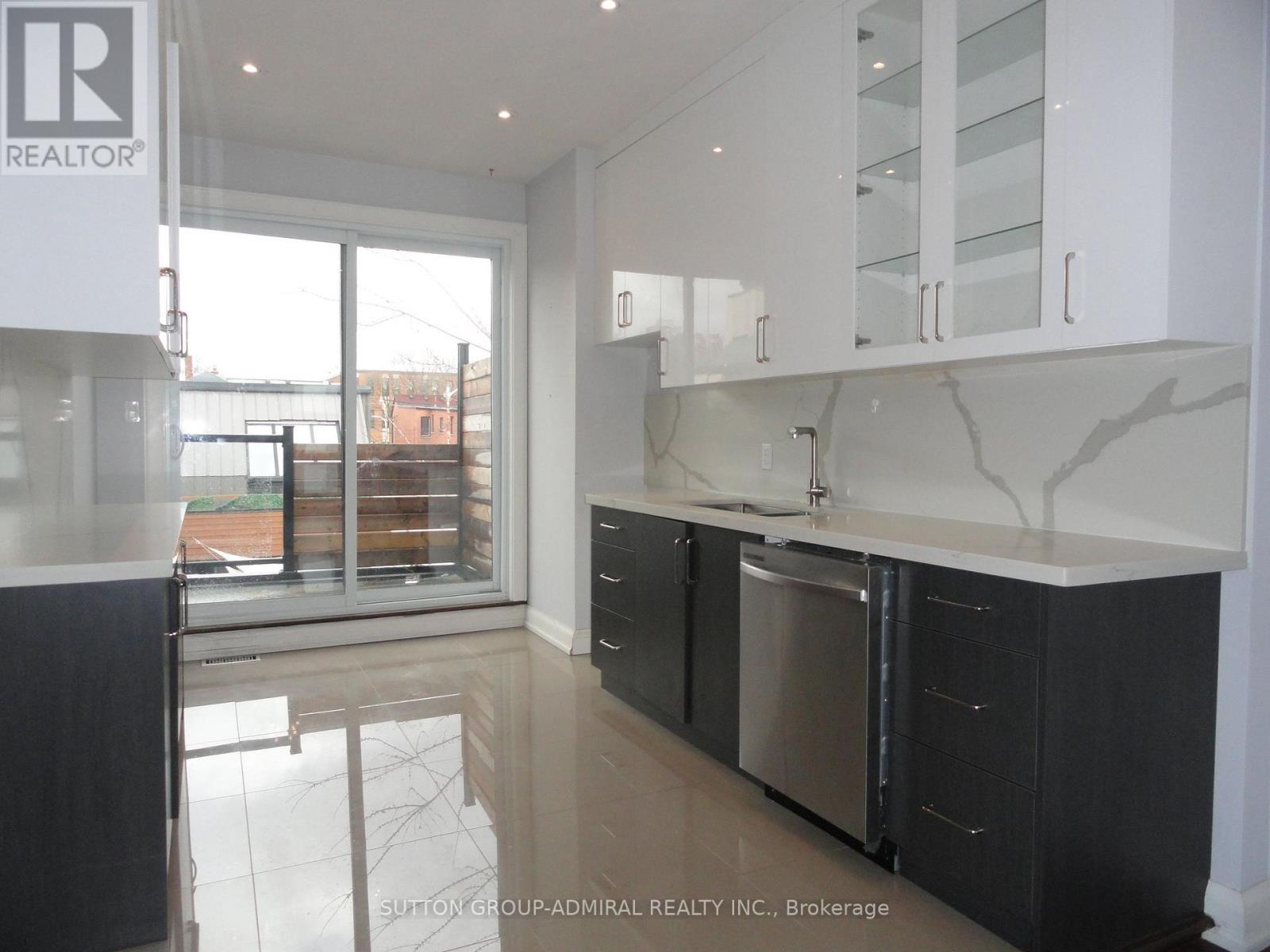 33 Edwin Avenue, Toronto, Ontario  M6P 3Z2 - Photo 21 - W12681984