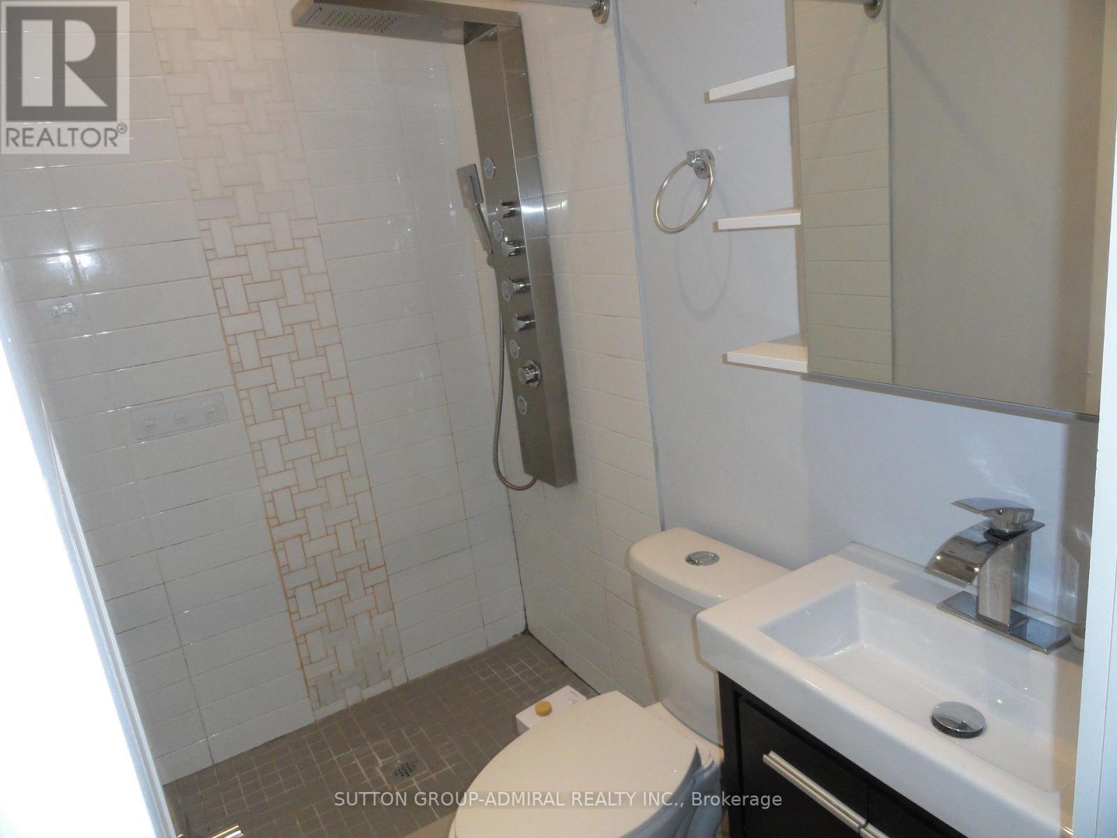 33 Edwin Avenue, Toronto, Ontario  M6P 3Z2 - Photo 24 - W12681984