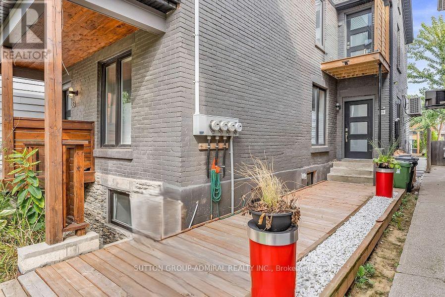 33 Edwin Avenue, Toronto, Ontario  M6P 3Z2 - Photo 5 - W12681984