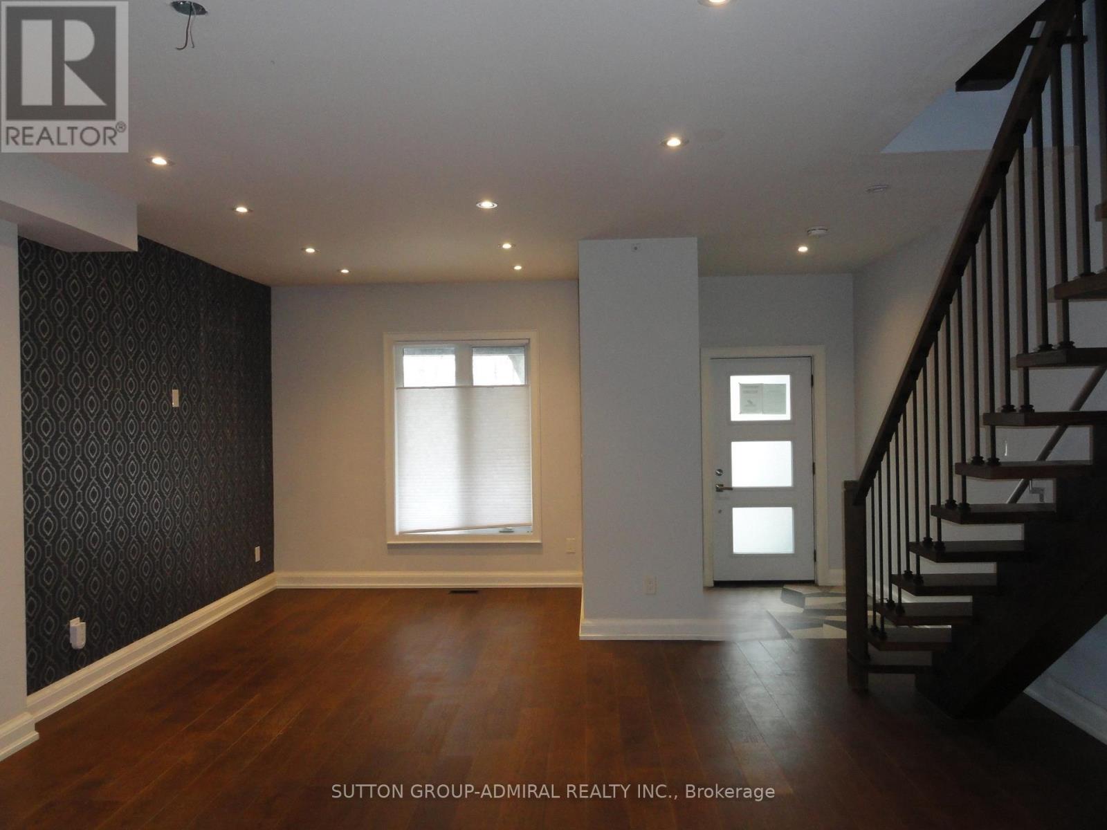 33 Edwin Avenue, Toronto, Ontario  M6P 3Z2 - Photo 7 - W12681984