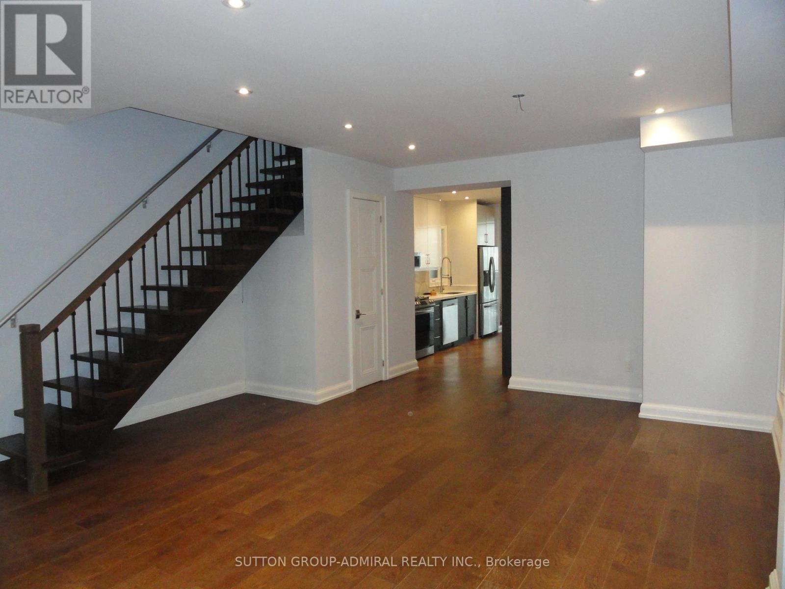 33 Edwin Avenue, Toronto, Ontario  M6P 3Z2 - Photo 8 - W12681984