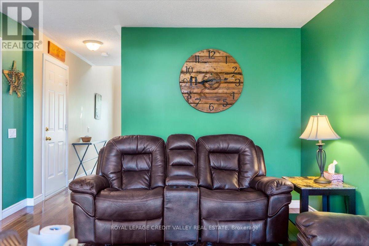 210 Marilyn Street, Shelburne, Ontario  L9V 3C7 - Photo 11 - X12416999