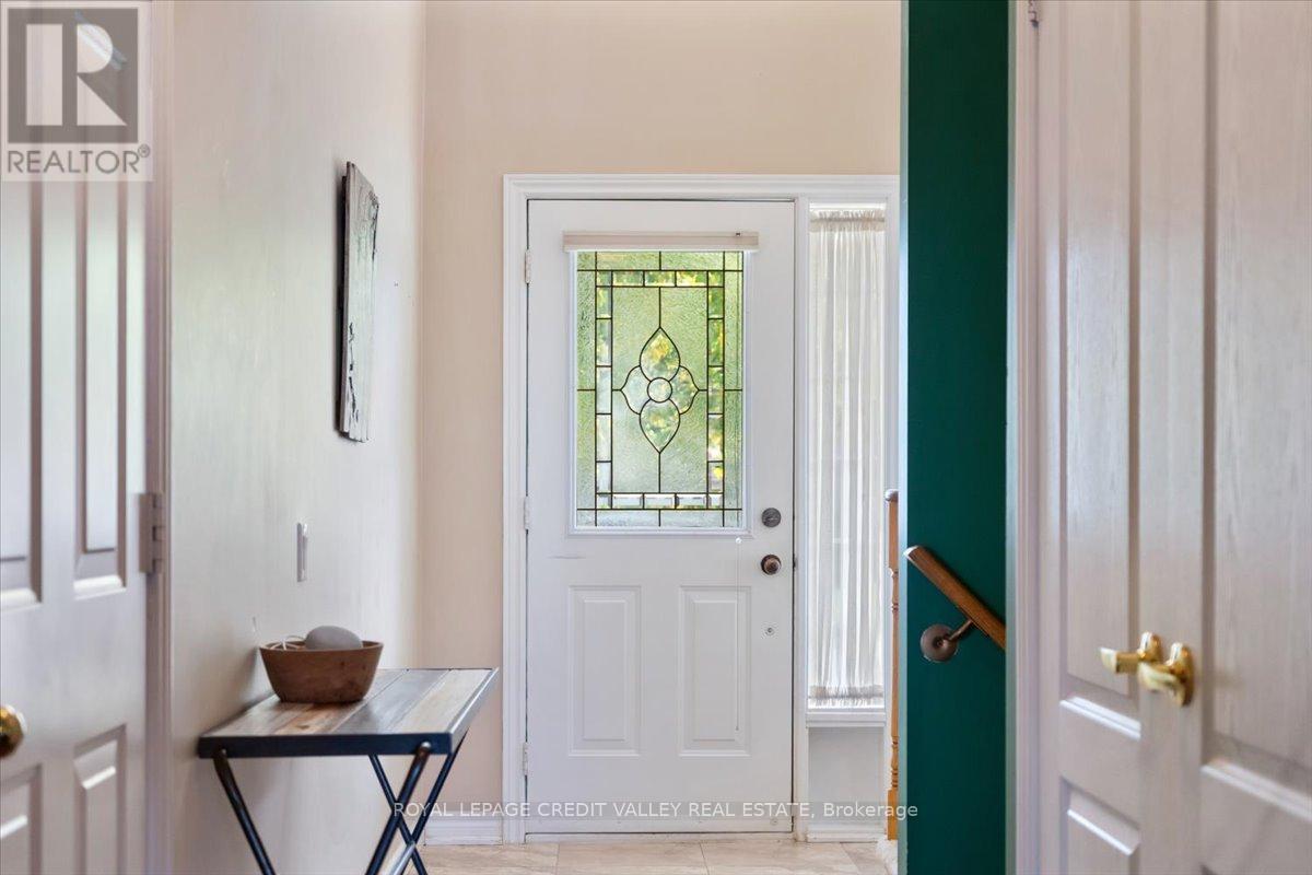 210 Marilyn Street, Shelburne, Ontario  L9V 3C7 - Photo 6 - X12416999