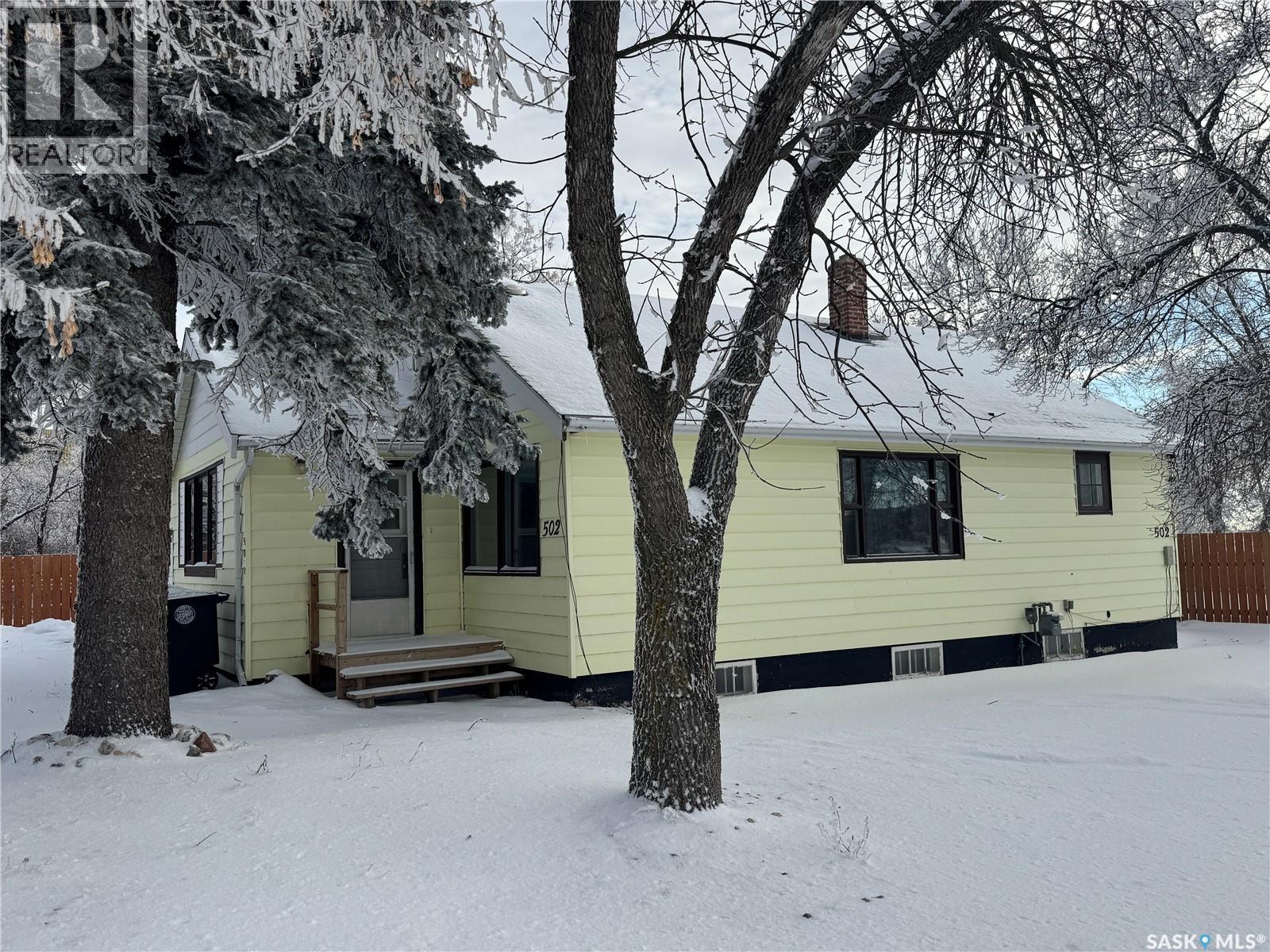 502 3rd AVENUE E, biggar, Saskatchewan